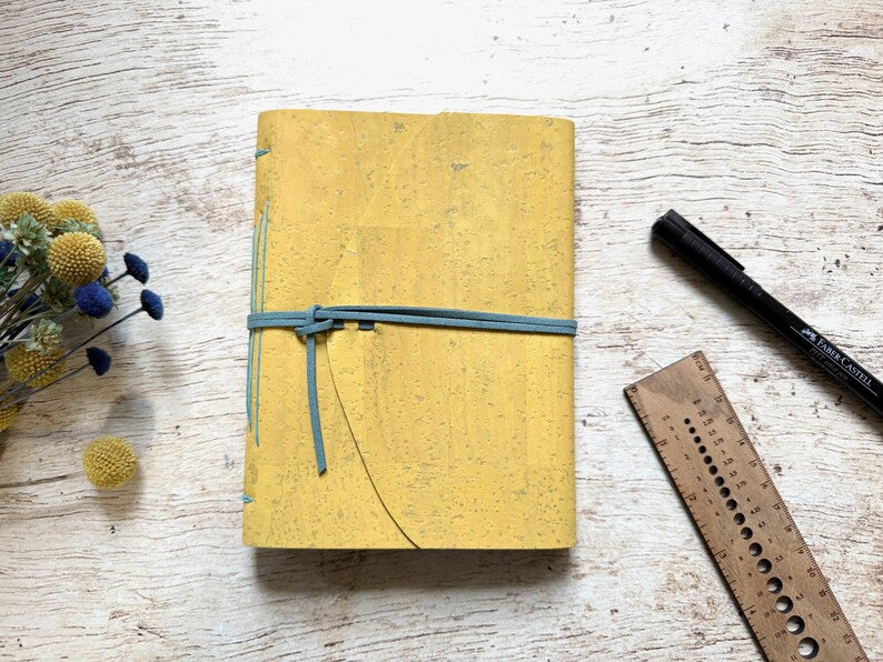 Carnet B6 liège naturel uni couleur au choix – Journal écriture – Papier ligné ou uni – Reliure cousue main