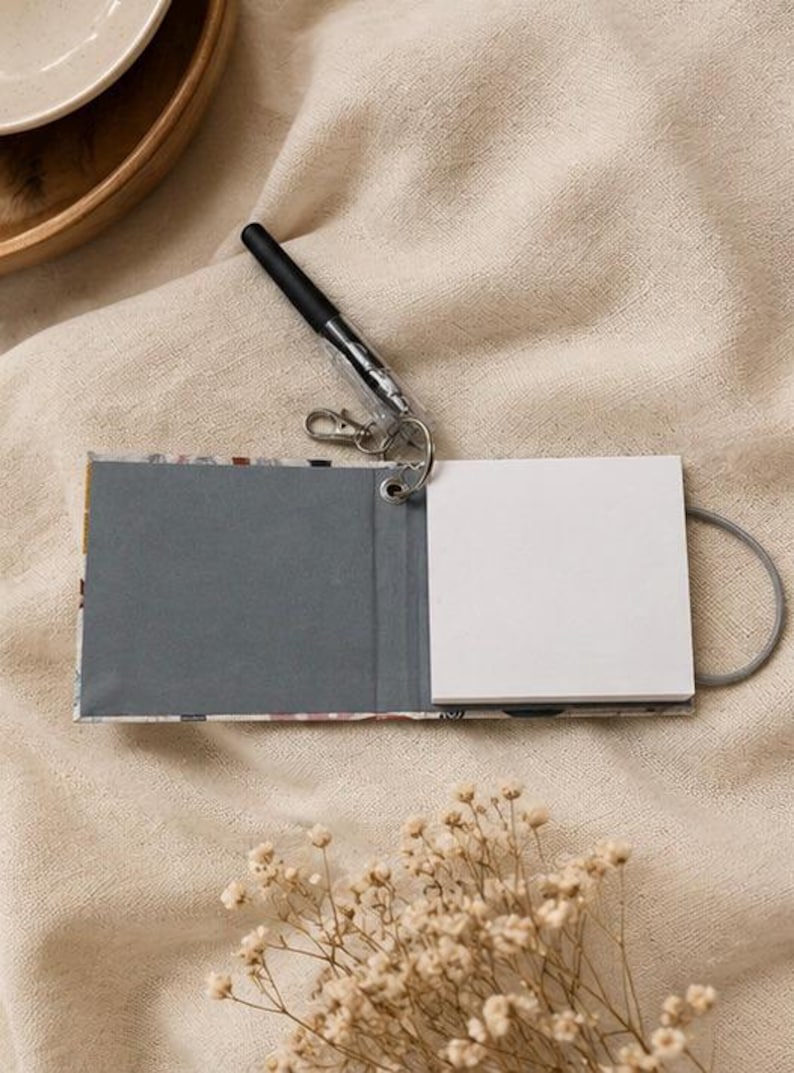 Bloc-notes avec porte-clés en forme de champignon fait main 3,5 pouces avec stylo